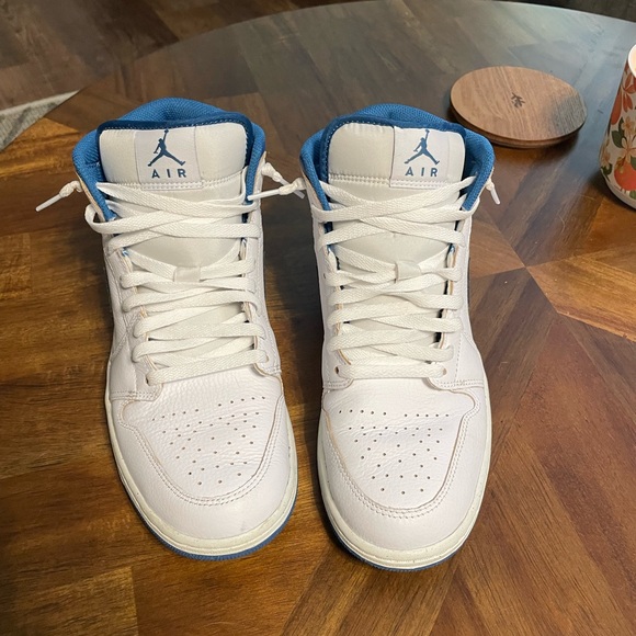 Men’s Air Jordan 1 mid SE, size 10. Only worn twice. Excellent Condition - Picture 6 of 9